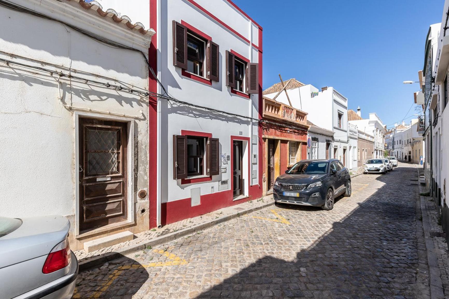 New!! Cherry House - Traditional Townhouse In The Heart Of