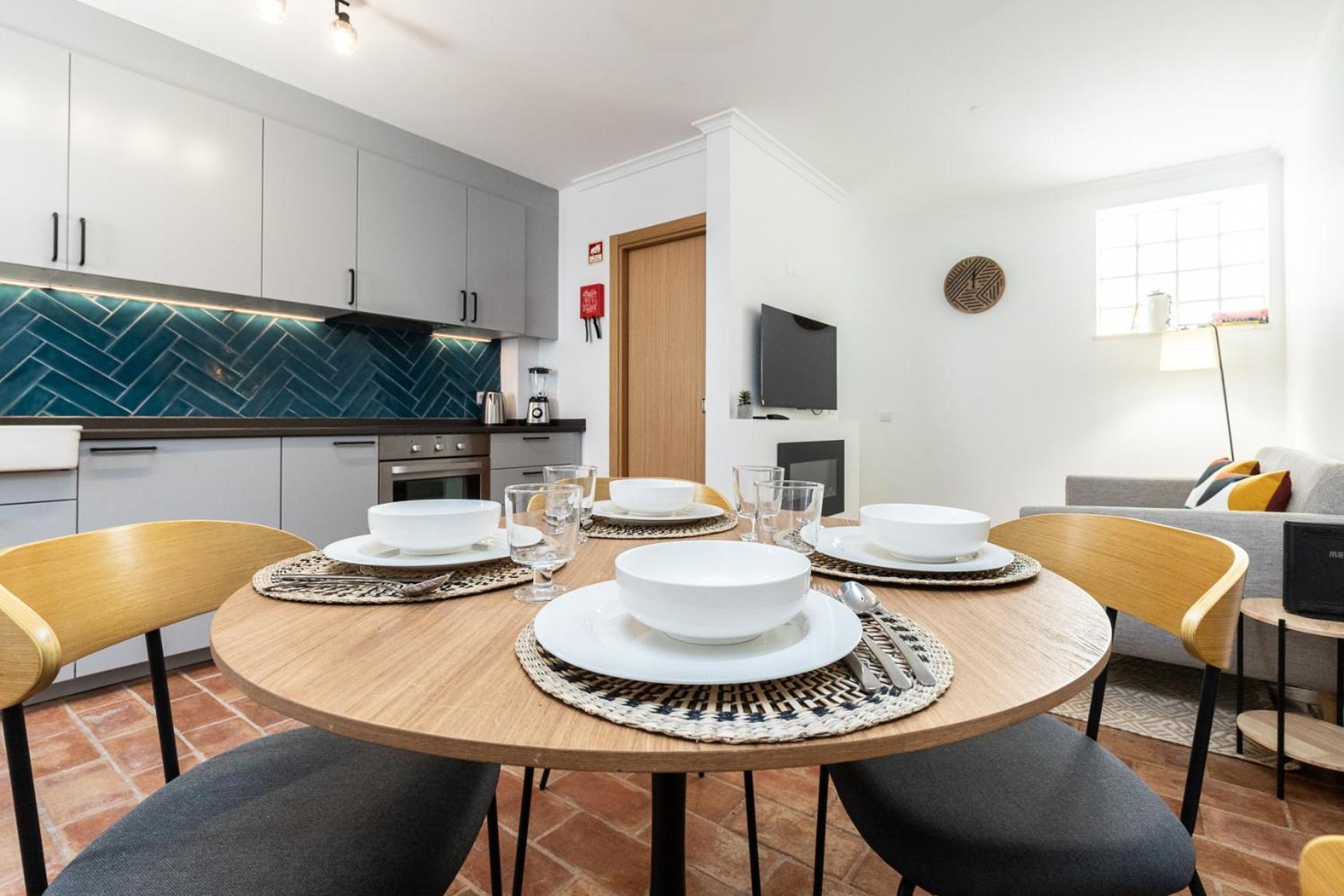 New!! Cherry House - Traditional Townhouse In The Heart Of
