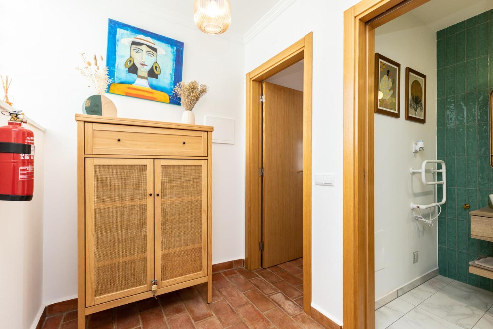 New!! Cherry House - Traditional Townhouse In The Heart Of